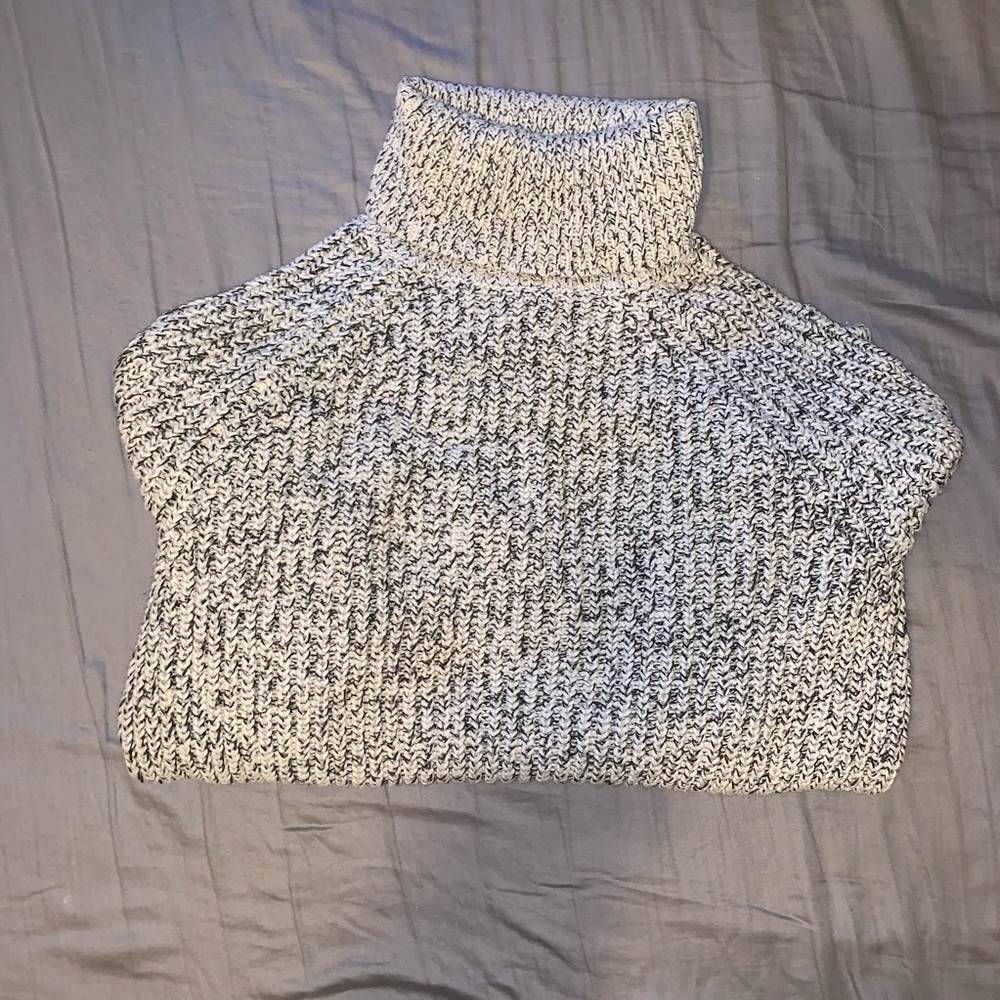 Roots salt and pepper turtle neck! - Picture 1 of 4